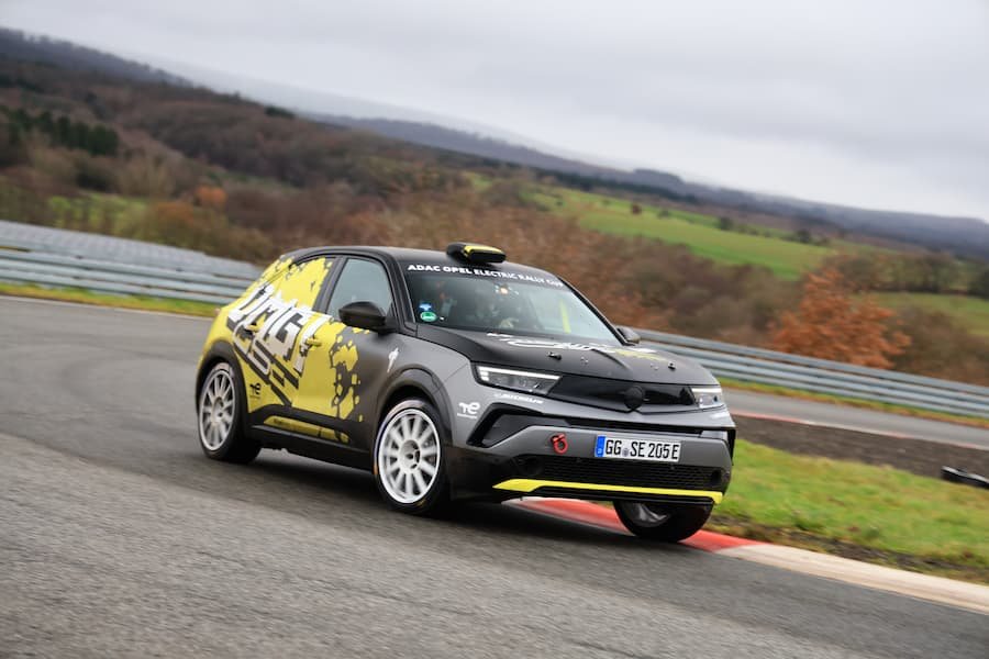 Pistlerin Yeni Elektrikli Ralli Aracı 281 HP’lik Opel Mokka GSE Rally